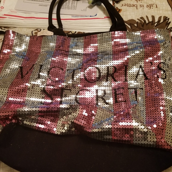 Victoria's Secret Handbags - Nwt Victoria's secret sequin bag♡♡